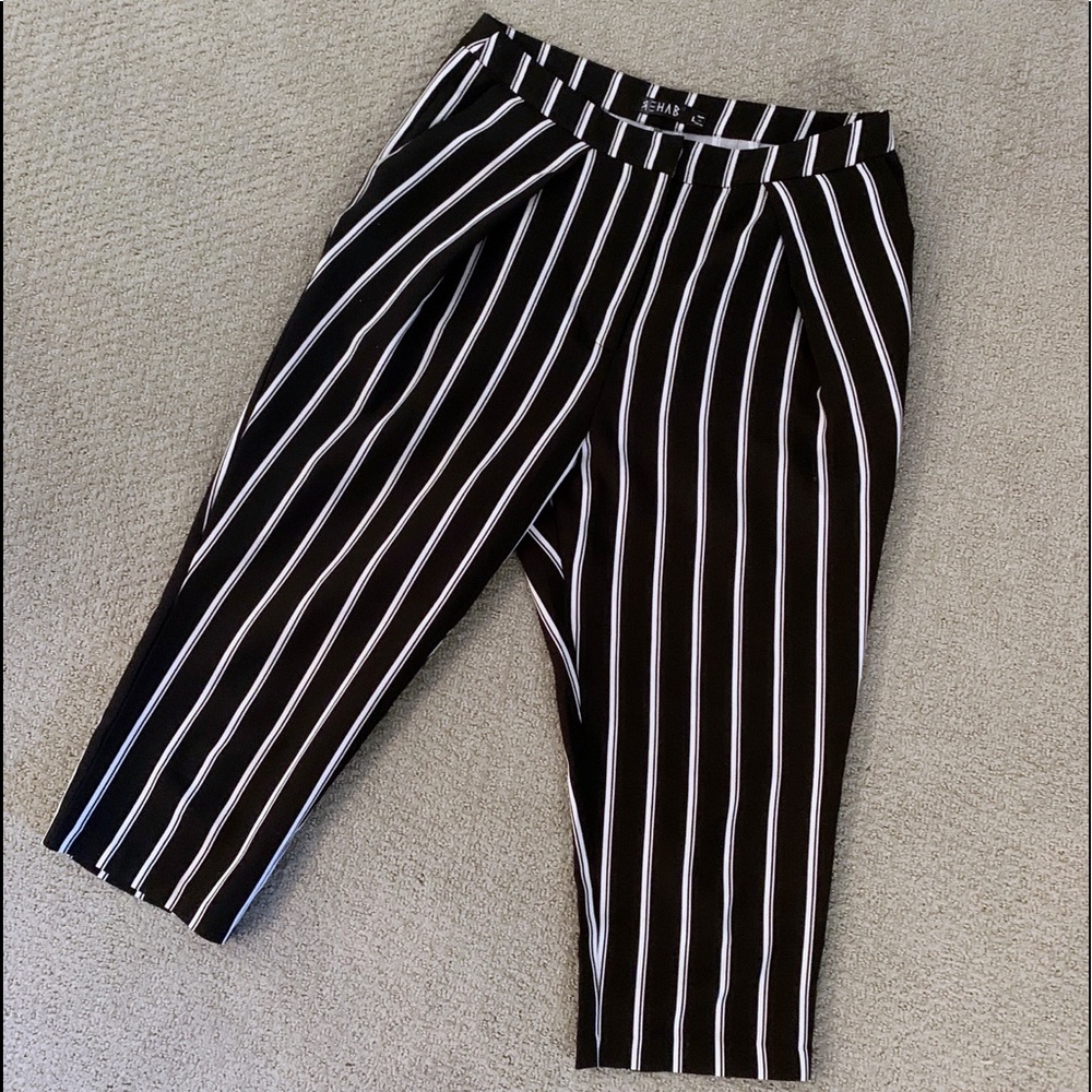 AKIRA Cropped Loose Fit Striped Trousers